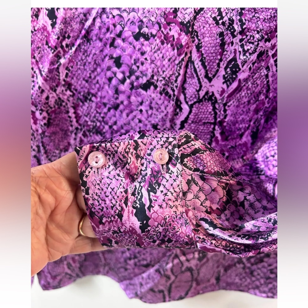 Neiman Marcus Purple 100% Silk Snake Print Button Up Top Size 6 Oversized - Picture 4 of 4